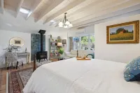 Casa Esquina: Cozy Studio in the Ojai Valley's “Mo Town”