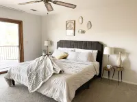 Lovely mountain home w/ large deck and forest view