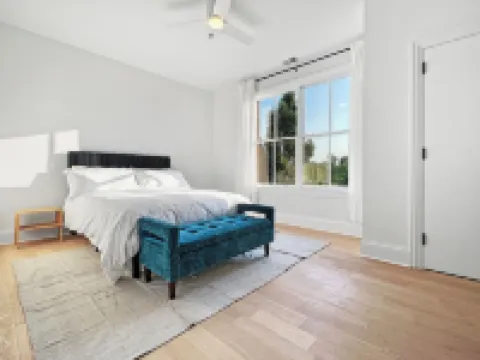 Luxury 2Bed w/ Amazing Views Hotels in Cornelius