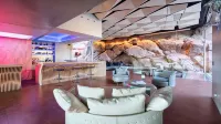 10,000 Sqf Mansion Carved into Camelback - Infinity Pool, Spa, Gym, Rooftop Bar - 5-Star