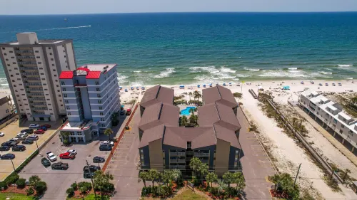 Seasonally-Heated Outdoor Pool and Tropical Courtyard - Charming Retreat 걸프쇼어스 호텔