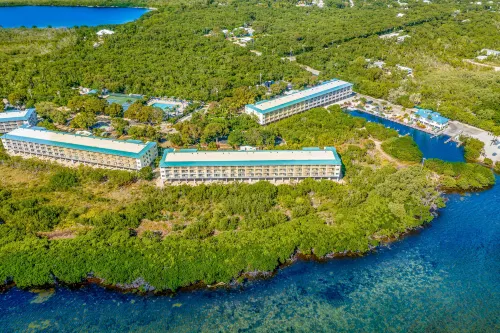 Updated ocean-view condo with 2 balconies, pool, hot tub, W/D, & AC Hotels in Tavernier