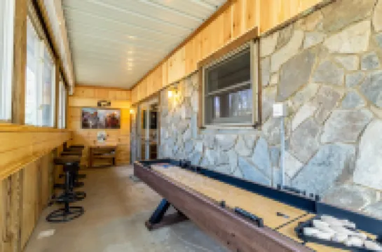 Charming Townhome with Scenic Views and Game Room - Cozy Mountain Retreat