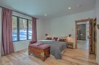 Stunning Mountain Views and Saltwater Hot Tub - Exquisite Retreat Отели рядом с достопримечательностью «Квандари Пик Трейлхед»