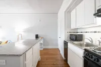 Chic Retreat - WiFi, Air Conditioning, Near Airport Hotels in Peoria