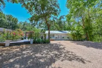 2 Homes/5000sqft Pool Deck,Heated Pool,Giant Chess Hotels near Shoppes of Pebblebrooke