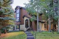 Ski Run Access and Shared Hot Tub - Stunning Mountain Retreat
