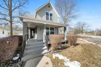 Cozy Home Near Attractions and Riverwalk - Inviting Family Retreat