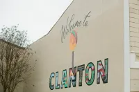 Spacious Kitchen and Relaxing Atmosphere - Gorgeous River Retreat Hotels in Clanton