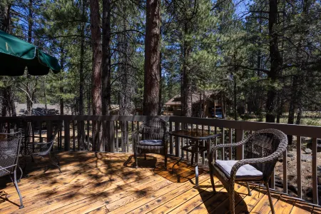 Private Hot Tub and Bikes - Inviting Family Retreat