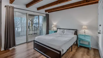 Ski-in/Ski-Out with Private Deck and Wifi - Cozy Mountain Retreat