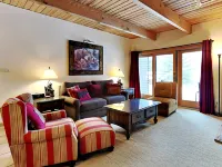 Cozy Retreat - Hot Tub, Ski-in/out, WiFi, Fireplace Hotels in Snowmass Village