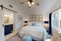 Spacious Condo with Sunroom and Pool Access - Charming Oasis Hotels near St Simons Island