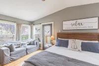 Spectacular Mountain Views and Private Hot Tub - Exquisite Multi-Level Haven