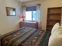 Mountain Views and Cozy Balcony - Charming Apartment Retreat Hotels in Red River