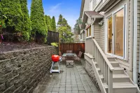 Cozy Home with View Balconies and Private Backyard - Charming Getaway Hotels in Bainbridge