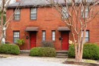 Cozy Living Space and Fully Equipped Kitchen - Inviting Retreat Hotel in zona The Scott and Zelda Fitzgerald Museum