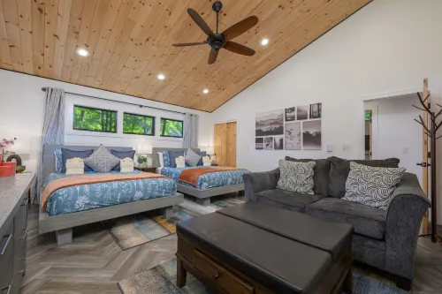 Cozy Cabin with Hot Tub and Game Room - Stunning Winter Retreat
