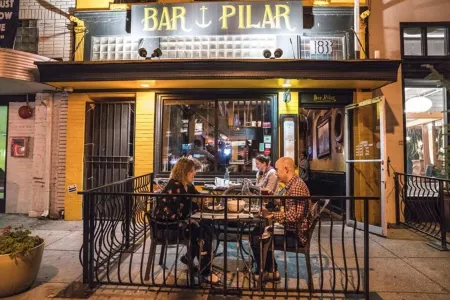 Prime Location with Fully-Equipped Kitchen - Chic Modern Retreat Отели рядом с достопримечательностью «Вангари Гарденс»