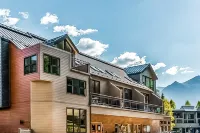 Ski-in/out, riverfront condo at Lift 7 with hot tubs - walk to shuttle & town