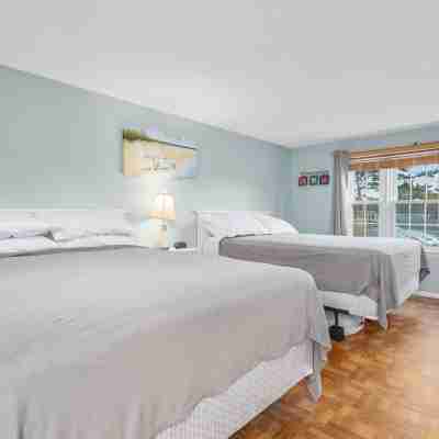 Stunning Views and Exclusive Beach Access - Charming Coastal Haven Rooms