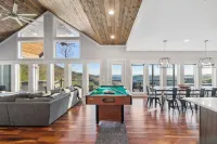 Panoramic Mountain Views and Cozy Hot Tub - Elegant Cabin Escape