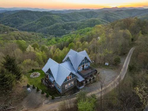 Panoramic Mountain Views and Cozy Hot Tub - Elegant Cabin Escape