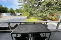 Large Deck and Multiple Living Spaces - Gorgeous Spacious Haven