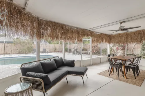 Heated Pool and Tiki Patio - Charming Tropical Hideaway Hotels in Largo