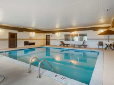 Comfort Inn & Suites Hotels in Pittsburg