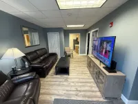 Charming 3-bedroom apartment with AC, WiFi in delightful Presque Isle Hotels in Presque Isle