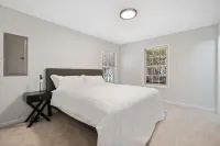 The Emerald cabin W/ Hot tub, lake, Fire pit, 4 min to Bryce Resort