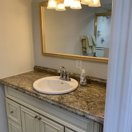 Charming canal-front apartment with king bed, AC, WiFi, in phenomenal Fort Myers