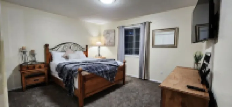 Back Yard Oasis, walk to Flathead Lake/downtown minutes from Blacktail Mountain!