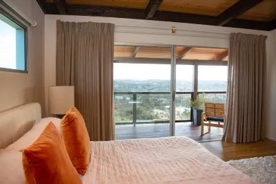 Hidden Sanctuary Main: Private Pool/Spa, a Peaceful Escape