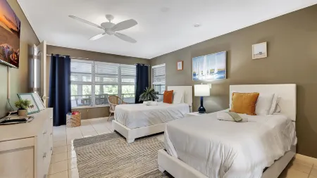 Heated Pool and Screened Lanai - Stunning Coastal Retreat