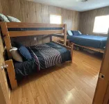 Beautiful Super Strike Houseboat-2 Br/1.5 BA in Cypress Cove Marina-6 Beds