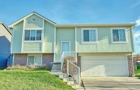 Fresh West Omaha Home For Your Entire Group