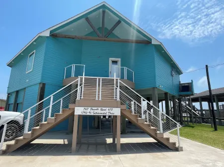 Wow This View!! Watch Dolphins Swim & Swing Downstairs with Gulf & Beach Views!