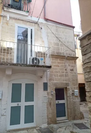 Newhouse Rooms Black & White Отели в г. Битетто