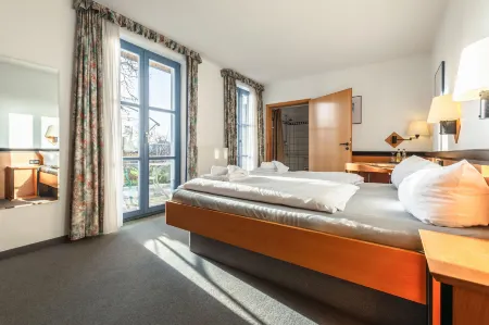 Hotel Rügenschmiede Vis a Vis Hiddensee Отели в г. Шапроде