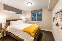 Old Town Modern New Build: Rftp Spa W/ Mtn Views!