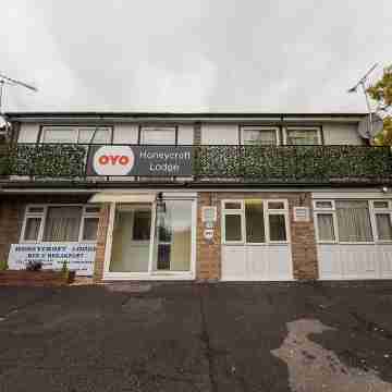 OYO Honeycroft Lodge, Uxbridge Hotel Exterior