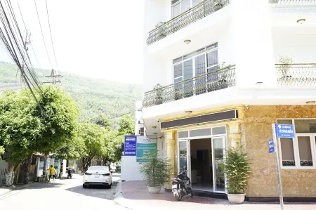 HongKong1 Hotel Quy Nhon Отели в г. Ghenh Rang