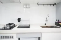 Minimalist and Cozy Studio at Sky House BSD Apartment