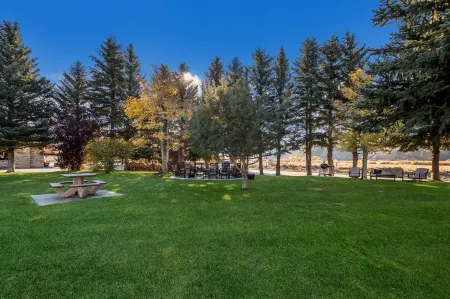 The Inn at Tomichi Village