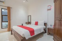 RedDoorz Near Jatinangor Town Square
