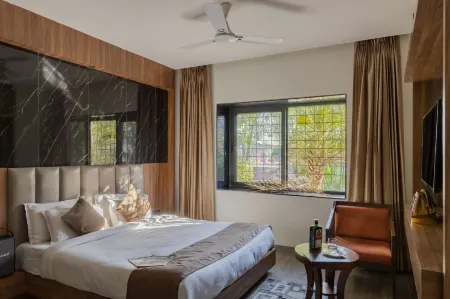 Hotel Rock Regency Mount Abu - A Boutique Rodetel Отели рядом с достопримечательностью «Пандав Бгаван Комплекс»