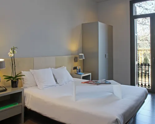 Chic & Basic Zoo Hotels near Ciutadella Park