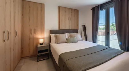 Cheli Apartments Airport by Airstay